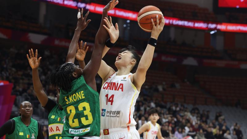 凯斯勒4年1.3亿?湖人中锋到位 但两个首发空缺未解