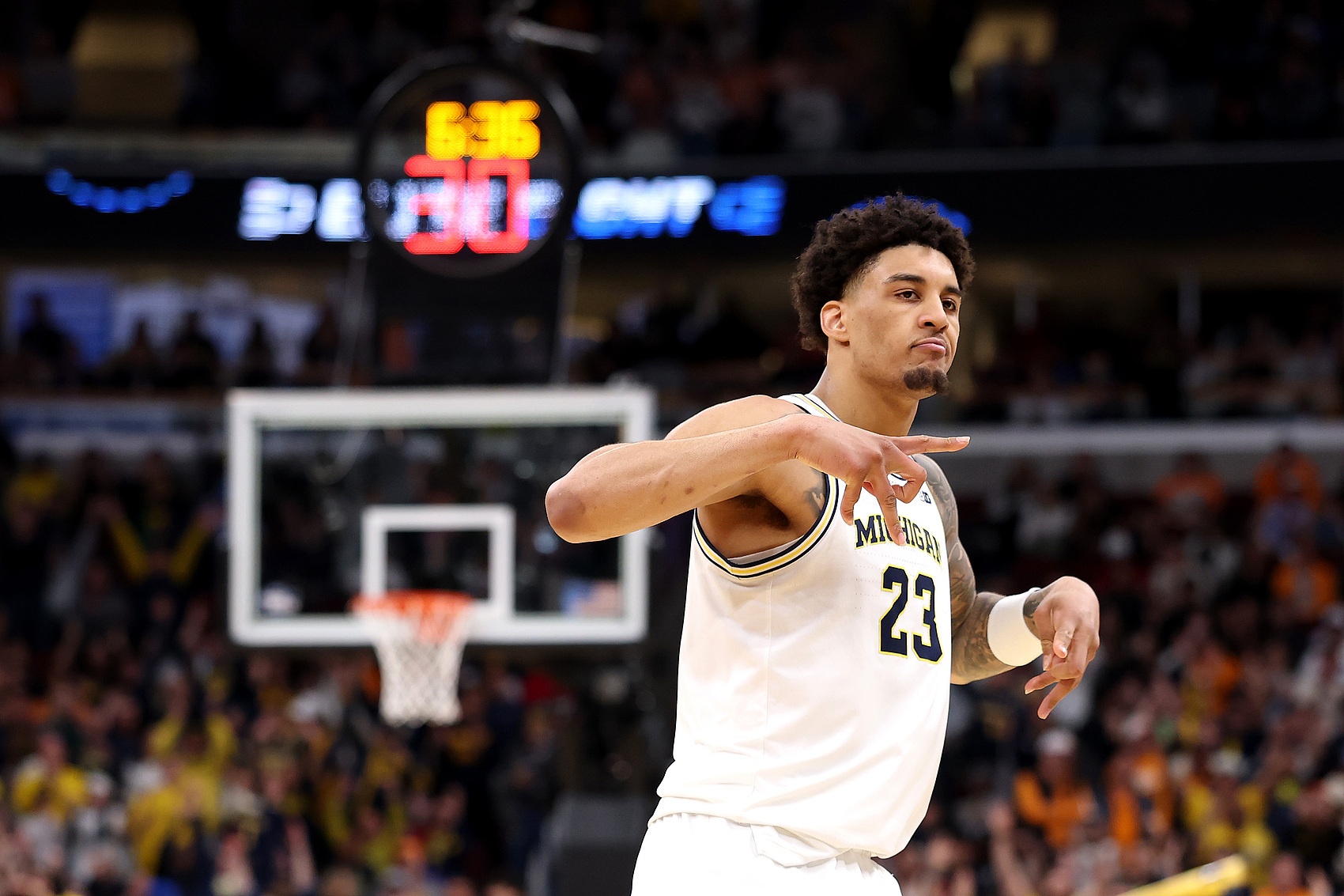 首轮评级:迪班萨下限布朗上限MVP,勇士选中小OG,湖人补强侧翼攻防 首轮评级:迪班萨下限布朗上限MVP,勇士选中小OG,湖人补强侧翼攻防