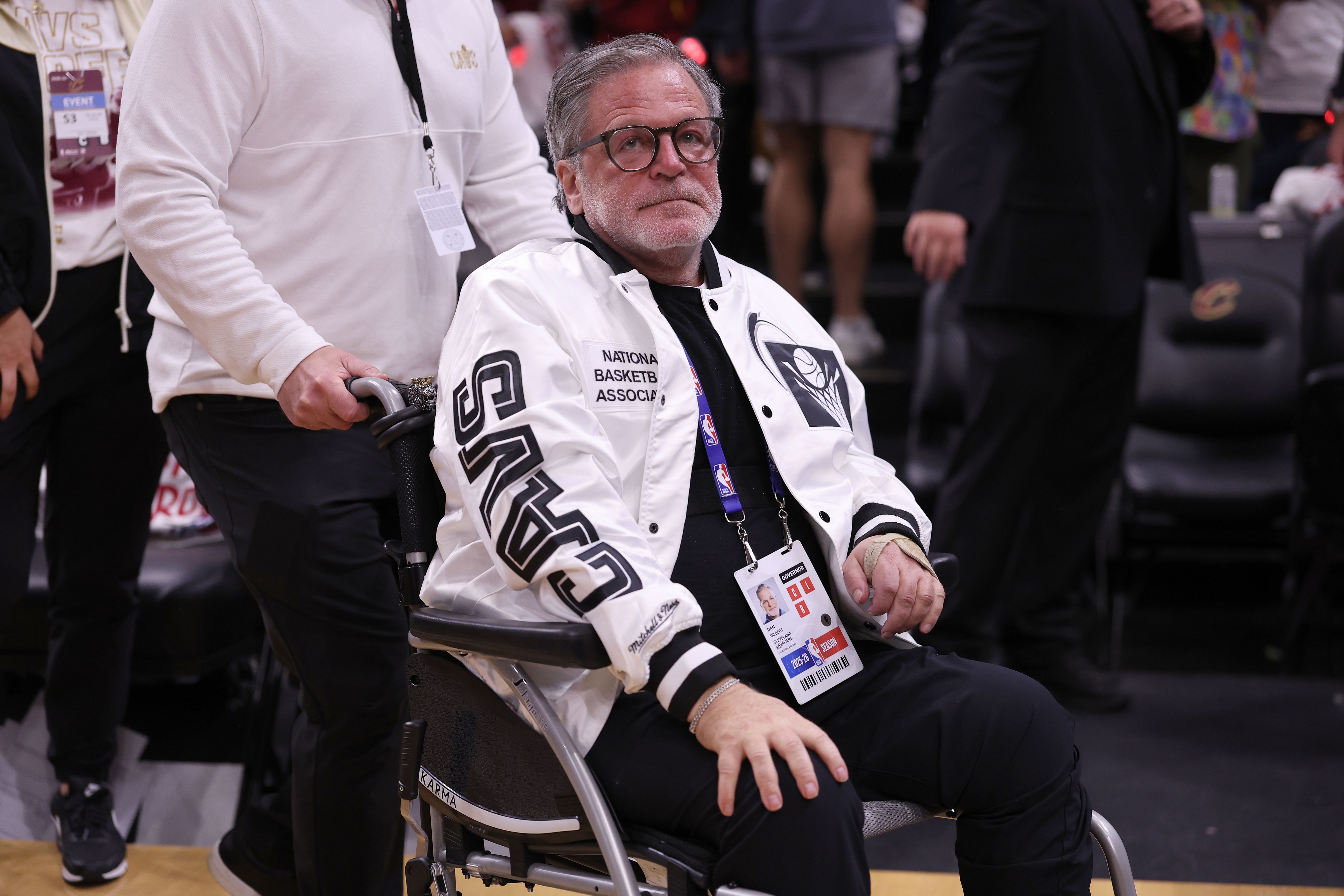 骑士老板吉尔伯特称与詹姆斯关系“还行”,去年仅观赛一两场 骑士老板吉尔伯特称与詹姆斯关系“还行”,去年仅观赛一两场