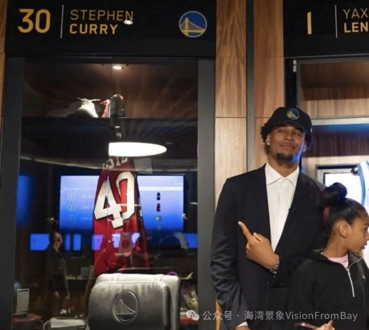 化疗母亲坐场边见证儿子举勇士1号球衣,伦德伯格:做自己让我走到今天 化疗母亲坐场边见证儿子举勇士1号球衣,伦德伯格:做自己让我走到今天