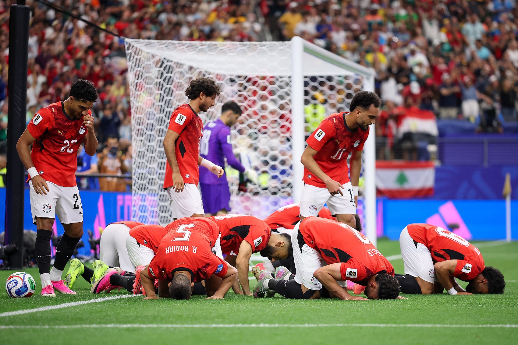世界杯1/16决赛:埃及1-1澳大利亚 哈尼乌龙救主 双方进入加时 世界杯1/16决赛:埃及1-1澳大利亚 哈尼乌龙救主 双方进入加时