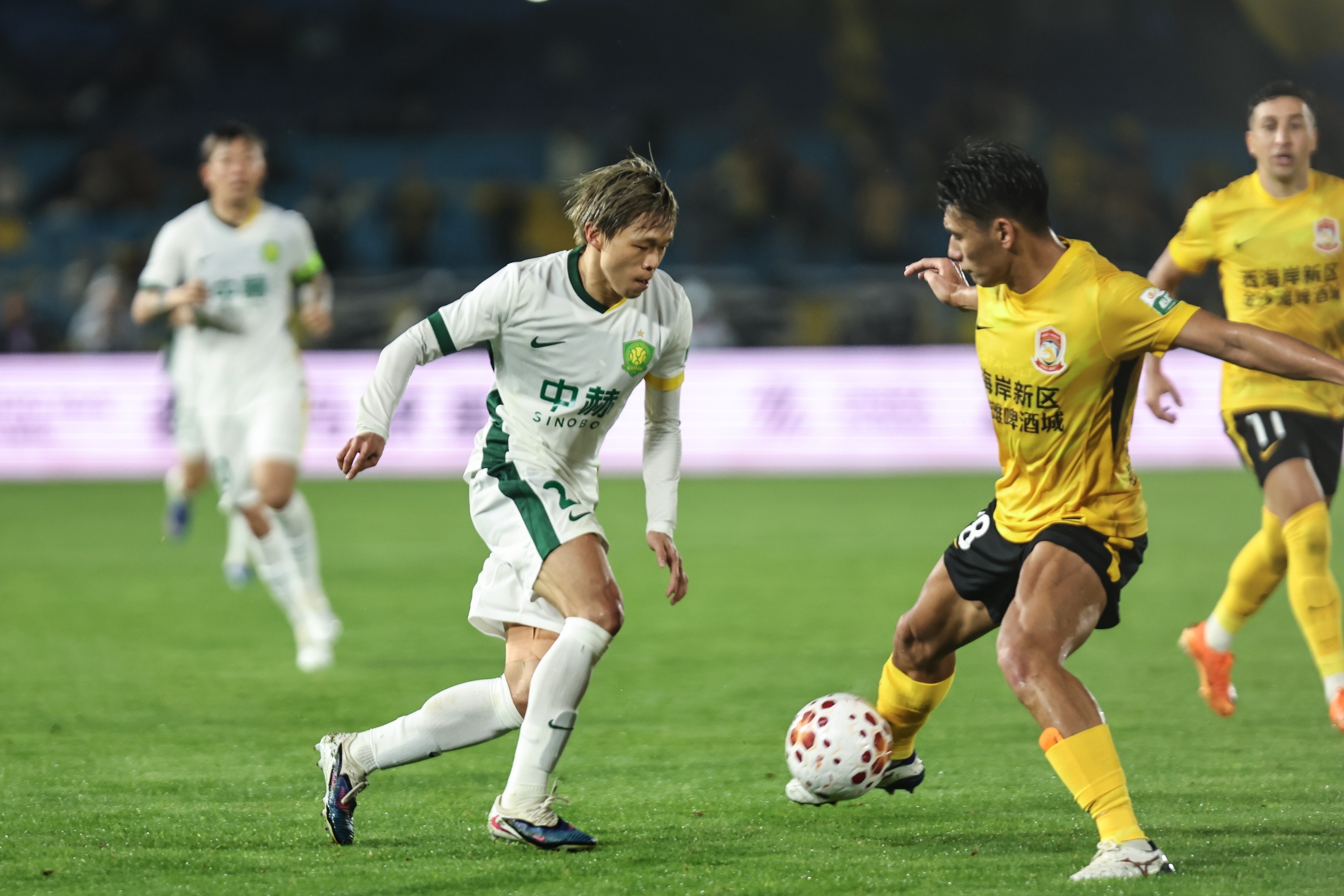 13轮不败!青岛西海岸主场2-1力克海港冲至第5