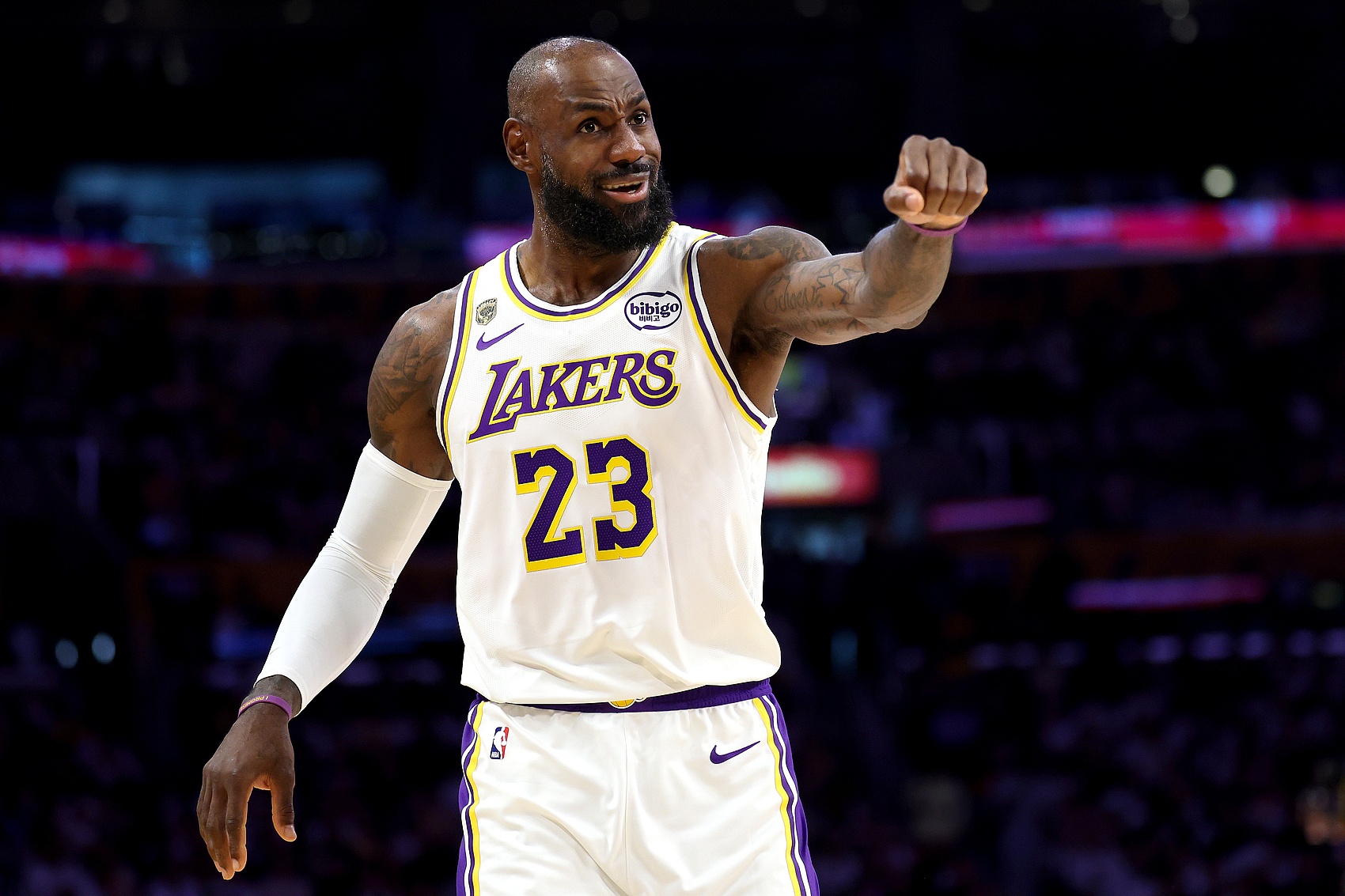 ESPN记者:若詹姆斯志在再夺冠 热火是最佳去向 ESPN记者:若詹姆斯志在再夺冠 热火是最佳去向