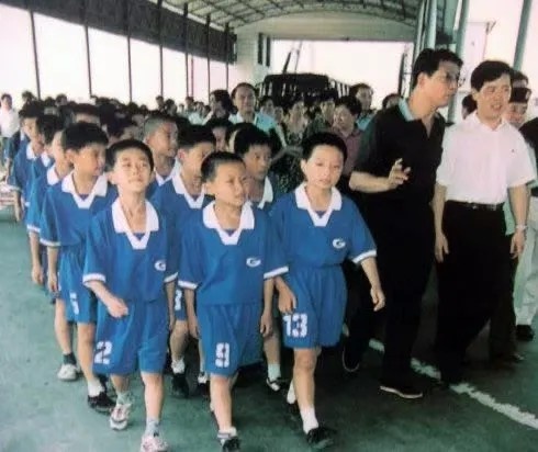 根宝基地26周年：武磊张琳芃等八将隔空寄语，徐根宝强调“耐心坚持”