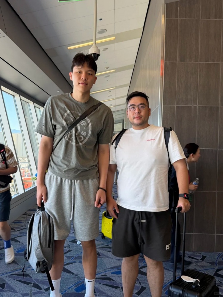 杨瀚森抵拉斯维加斯 开拓者夏联首战定档7月11日 杨瀚森抵拉斯维加斯 开拓者夏联首战定档7月11日
