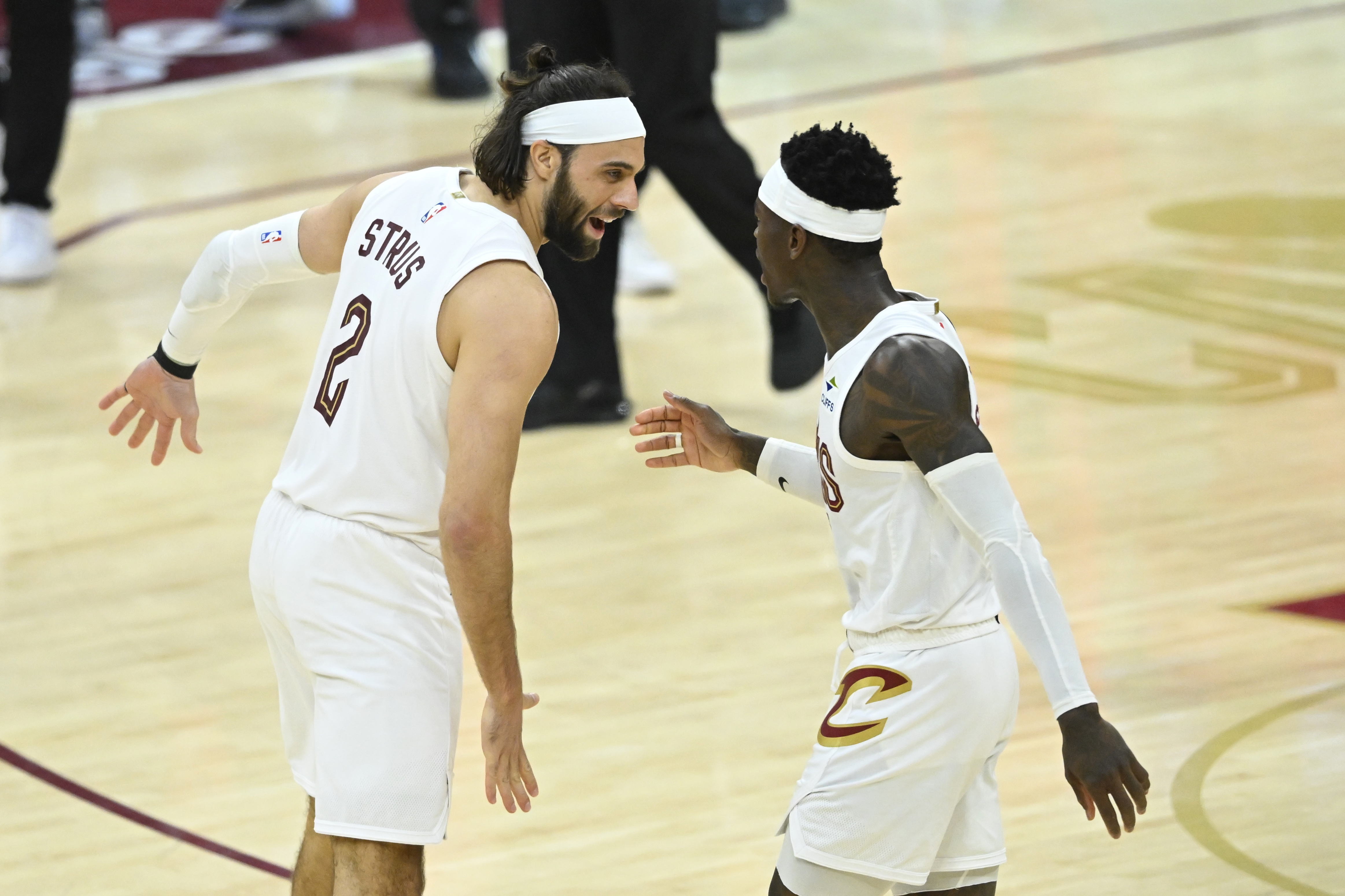 詹姆斯去哪儿与伦纳德交易冻结 NBA多队陷入连锁停滞