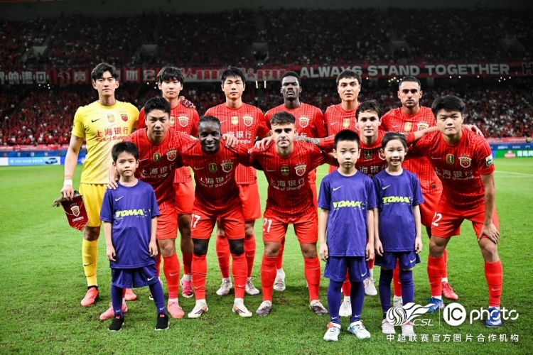 莱昂纳多李新翔建功 上海海港2-0终结德比悬念