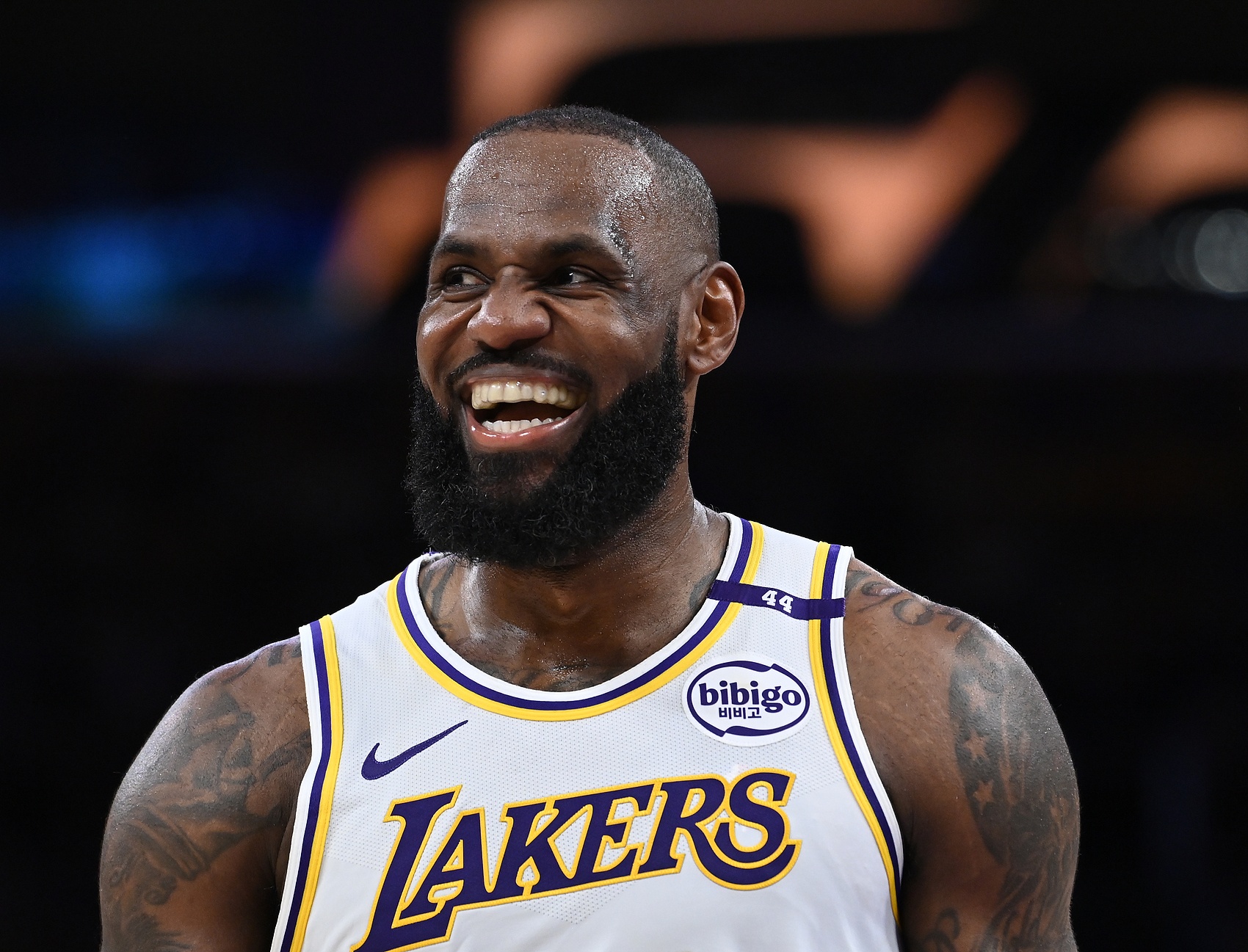 阿里扎:詹姆斯为NBA创造数十亿财富 商业层面他被亏待了 阿里扎:詹姆斯为NBA创造数十亿财富 商业层面他被亏待了