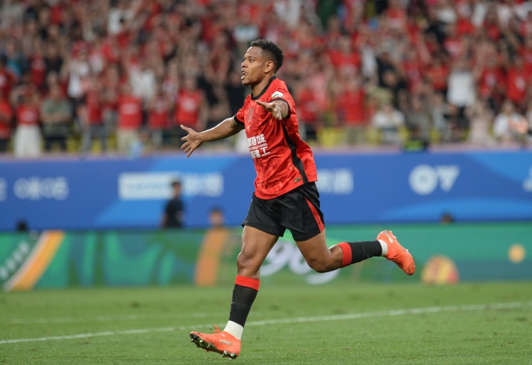 蓉城主场1-0泰山,克雷桑伤退成转折
