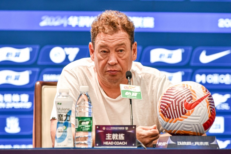 斯卢茨基：蓉城之战成转折，申花困境中团结前行